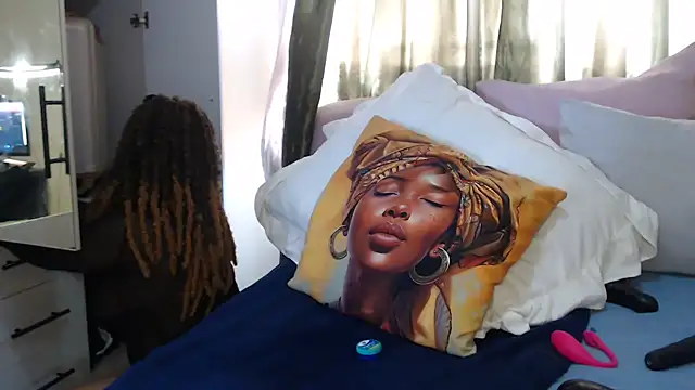 Foxybrownxx1 online show from 11-22-25, 08:46