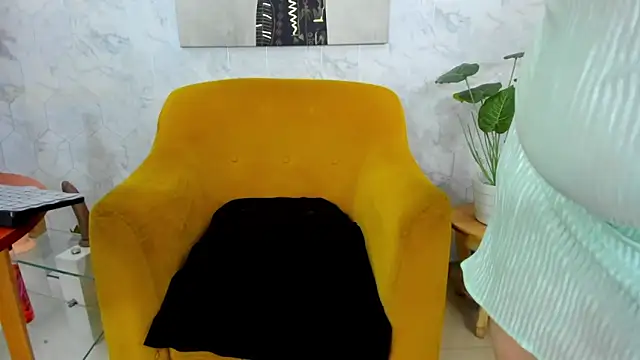 Snapshot of MirandaRossi chatting on 12-27-24, 08:45 MirandaRossi online show from 12-27-24, 08:45