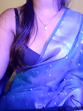 Snapshot of QueenOfHeart_07 chatting on 01-21-25, 04:37 QueenOfHeart 07 online show from 01-21-25, 04:37