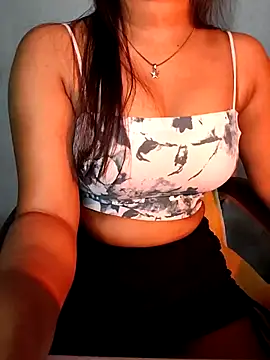 Snapshot of QueenOfHeart_07 chatting on 03-15-25, 03:18 QueenOfHeart 07 online show from 03-15-25, 03:18