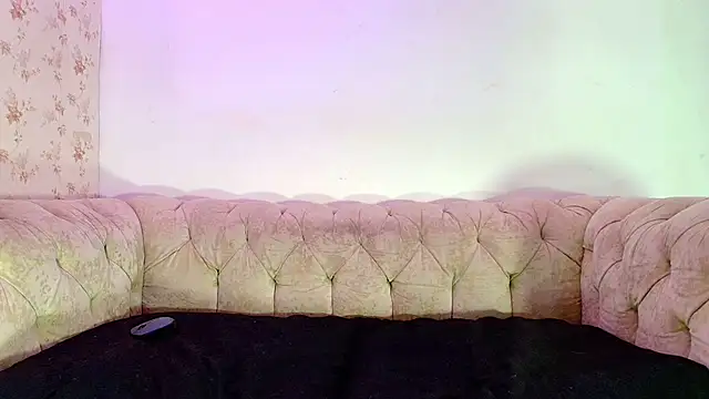 kira mz online show from 10-10-25, 12:04