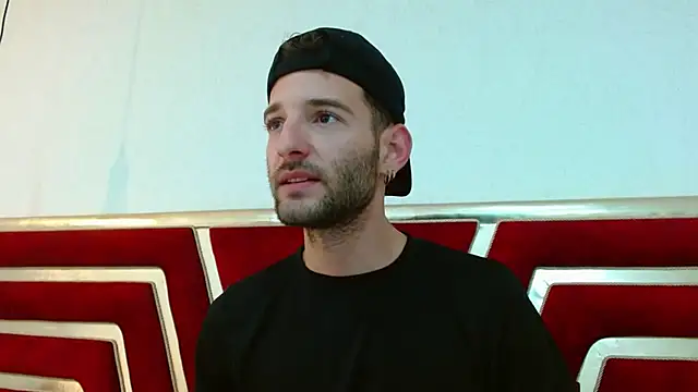 Snapshot of Christopher_saint chatting on 04-08-26, 01:00 Christopher saint online show from 04-08-26, 01:00