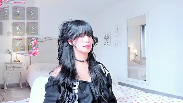 HannaKim online show from 11-14-25, 05:22