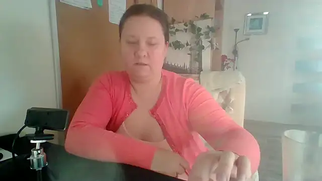 Snapshot of ReifeVenna chatting on 12-31-24, 12:46 ReifeVenna online show from 12-31-24, 12:46