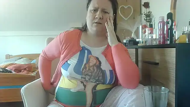 Snapshot of ReifeVenna chatting on 02-22-25, 08:18 ReifeVenna online show from 02-22-25, 08:18