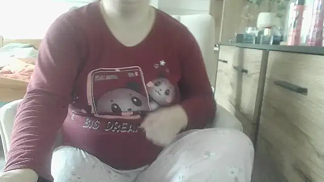 Snapshot of ReifeVenna chatting on 03-04-25, 06:15 ReifeVenna online show from 03-04-25, 06:15