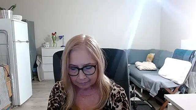 sofia xkiss online show from 03-11-25, 07:48