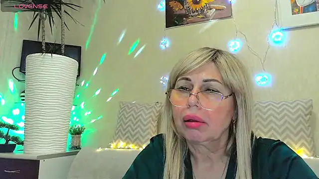 SusieNoreen online show from 01-25-25, 01:52