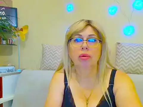 SusieNoreen online show from 02-19-25, 04:12