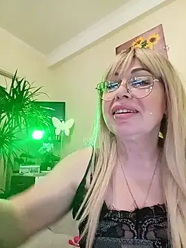 SusieNoreen online show from 03-11-25, 12:44