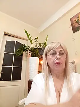 SusieNoreen online show from 09-18-25, 01:40