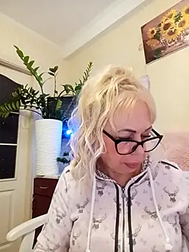 SusieNoreen online show from 10-01-25, 01:11