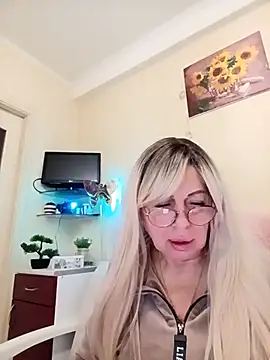 SusieNoreen online show from 10-05-25, 01:37