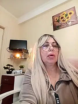 SusieNoreen online show from 10-06-25, 12:52