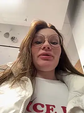 Snapshot of justmila chatting on 02-24-25, 10:59 justmila online show from 02-24-25, 10:59