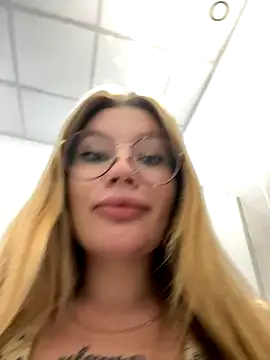 Snapshot of justmila chatting on 09-14-25, 11:20 justmila online show from 09-14-25, 11:20