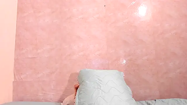 Snapshot of NicolVilla chatting on 10-23-25, 01:10 NicolVilla online show from 10-23-25, 01:10