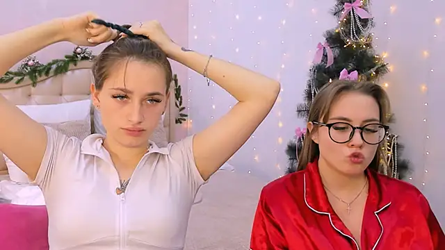 Snapshot of queenofjoyy chatting on 12-06-24, 04:28 queenofjoyy online show from 12-06-24, 04:28