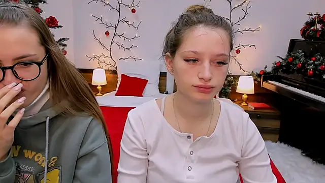 Snapshot of queenofjoyy chatting on 12-15-24, 06:29 queenofjoyy online show from 12-15-24, 06:29