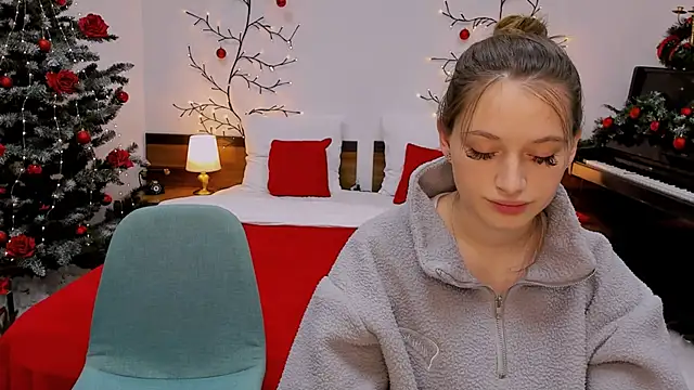 Snapshot of queenofjoyy chatting on 12-15-24, 01:00 queenofjoyy online show from 12-15-24, 01:00