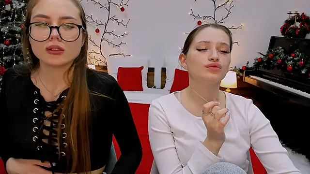 Snapshot of queenofjoyy chatting on 12-15-24, 04:04 queenofjoyy online show from 12-15-24, 04:04