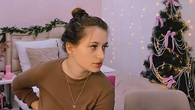 Snapshot of queenofjoyy chatting on 12-19-24, 12:45 queenofjoyy online show from 12-19-24, 12:45