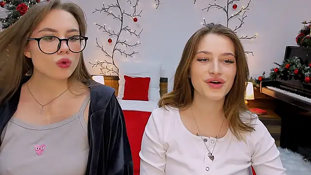 Snapshot of queenofjoyy chatting on 12-20-24, 01:11 queenofjoyy online show from 12-20-24, 01:11