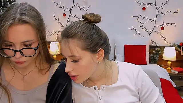 Snapshot of queenofjoyy chatting on 12-20-24, 07:17 queenofjoyy online show from 12-20-24, 07:17