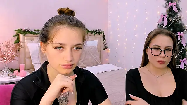 Snapshot of queenofjoyy chatting on 12-21-24, 09:01 queenofjoyy online show from 12-21-24, 09:01