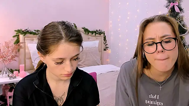 Snapshot of queenofjoyy chatting on 12-21-24, 03:09 queenofjoyy online show from 12-21-24, 03:09