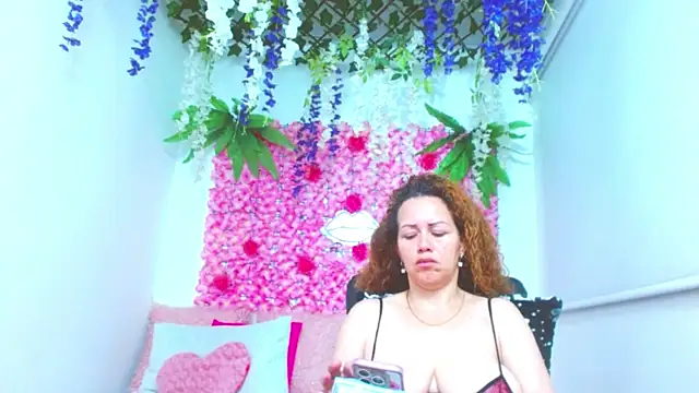 Snapshot of BLONDE_SEXYHOT chatting on 10-06-25, 05:16 BLONDE SEXYHOT online show from 10-06-25, 05:16
