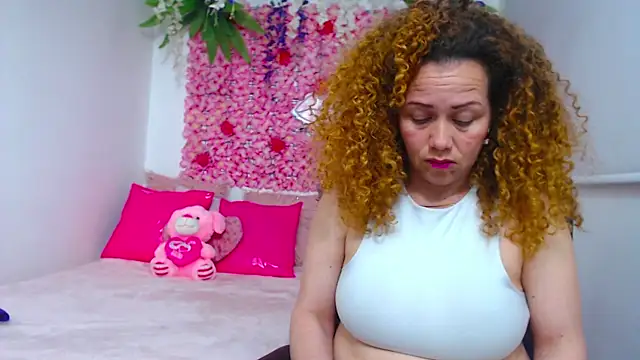 Snapshot of BLONDE_SEXYHOT chatting on 10-18-25, 09:48 BLONDE SEXYHOT online show from 10-18-25, 09:48