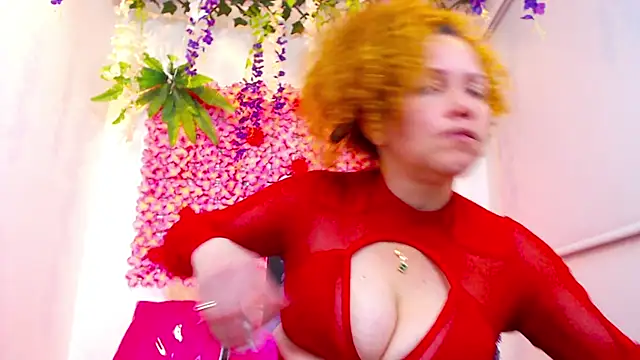 Snapshot of BLONDE_SEXYHOT chatting on 11-15-25, 01:03 BLONDE SEXYHOT online show from 11-15-25, 01:03