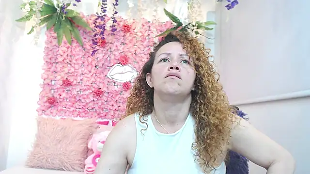 Snapshot of BLONDE_SEXYHOT chatting on 11-18-25, 11:59 BLONDE SEXYHOT online show from 11-18-25, 11:59