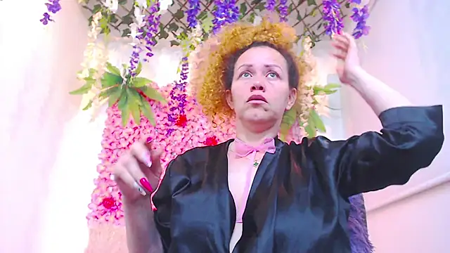 Snapshot of BLONDE_SEXYHOT chatting on 11-28-25, 11:07 BLONDE SEXYHOT online show from 11-28-25, 11:07