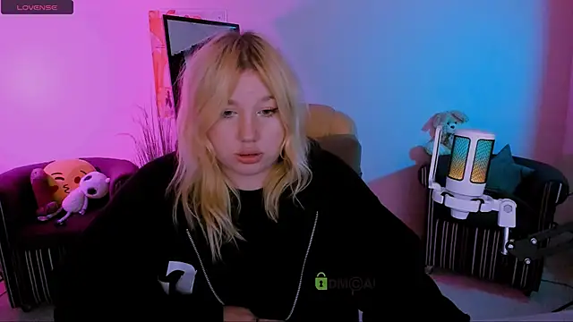 juli kisss online show from 10-14-25, 11:49