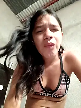 Snapshot of Little_Pau_Dirty chatting on 11-01-25, 02:41 Little Pau Dirty online show from 11-01-25, 02:41