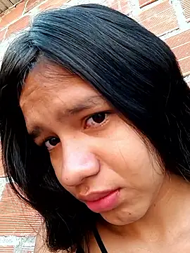 Snapshot of Little_Pau_Dirty chatting on 11-07-25, 01:33 Little Pau Dirty online show from 11-07-25, 01:33