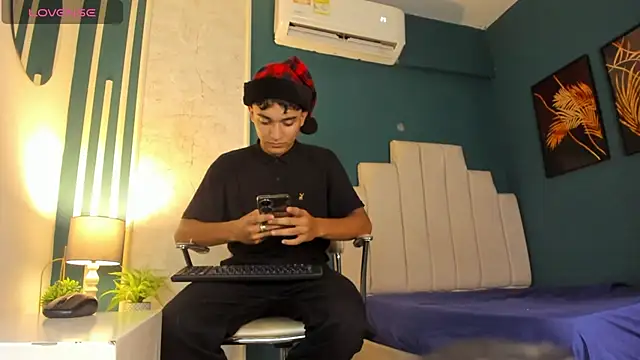 Austin Cardieff online show from 12-30-24, 08:04