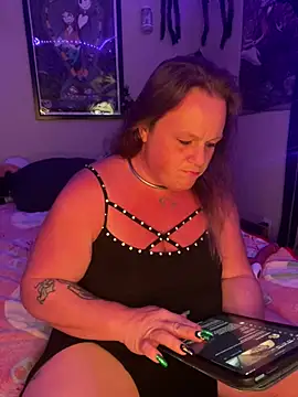 Snapshot of HeatherLynn chatting on 02-17-25, 03:47 HeatherLynn online show from 02-17-25, 03:47