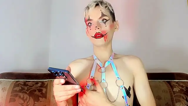 TatiGil online show from 10-13-25, 04:01