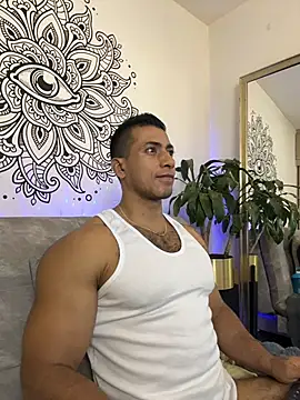 Snapshot of aaroncolombia chatting on 10-27-25, 11:58 aaroncolombia online show from 10-27-25, 11:58