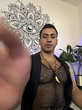 Snapshot of aaroncolombia chatting on 10-31-25, 11:17 aaroncolombia online show from 10-31-25, 11:17