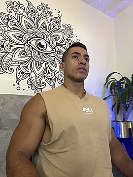 Snapshot of aaroncolombia chatting on 11-17-25, 10:32 aaroncolombia online show from 11-17-25, 10:32