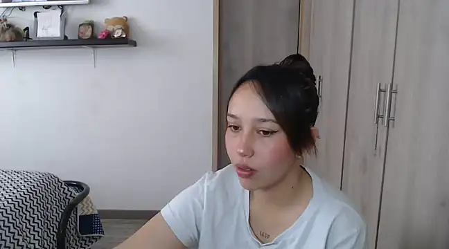 Snapshot of Skarlet_Adams28 chatting on 12-06-24, 06:28 Skarlet Adams28 online show from 12-06-24, 06:28