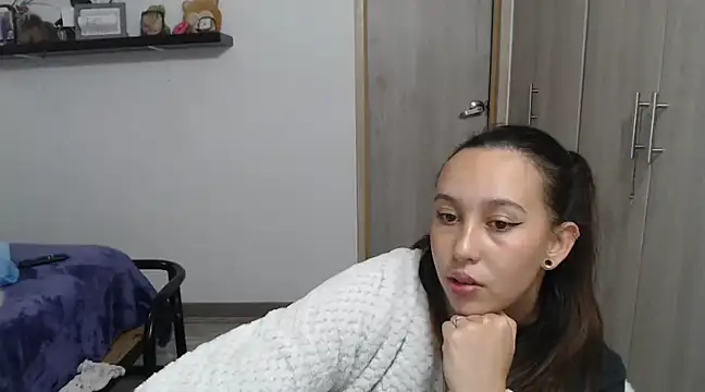 Snapshot of Skarlet_Adams28 chatting on 12-29-24, 02:17 Skarlet Adams28 online show from 12-29-24, 02:17