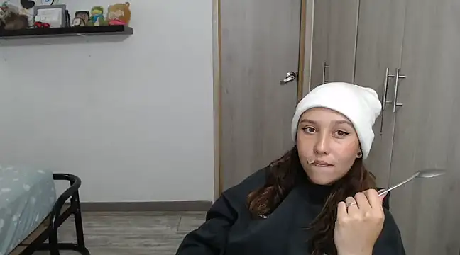 Snapshot of Skarlet_Adams28 chatting on 01-10-25, 01:21 Skarlet Adams28 online show from 01-10-25, 01:21