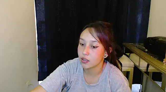 Snapshot of Skarlet_Adams28 chatting on 01-16-25, 06:48 Skarlet Adams28 online show from 01-16-25, 06:48