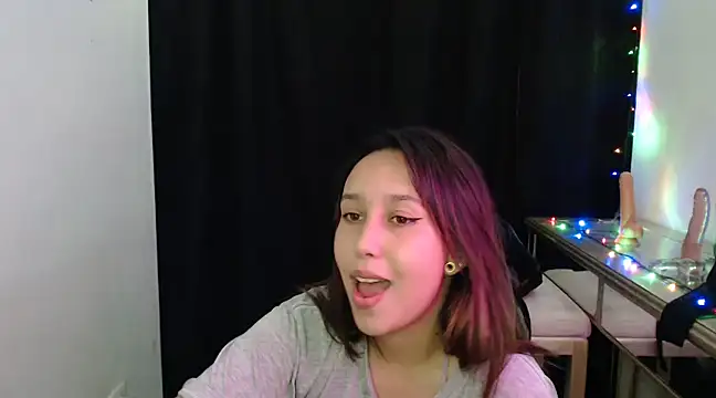 Snapshot of Skarlet_Adams28 chatting on 01-17-25, 03:23 Skarlet Adams28 online show from 01-17-25, 03:23