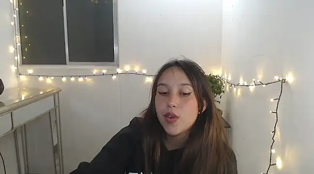 Snapshot of Skarlet_Adams28 chatting on 01-24-25, 12:31 Skarlet Adams28 online show from 01-24-25, 12:31